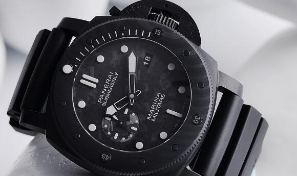 The innovative material makes the timepiece very light, distinctive, robust and durable.