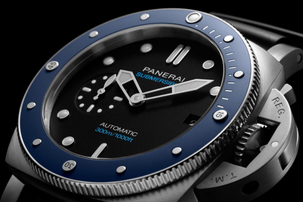 The Panerai Submersible replica watch is good choice for strong men.